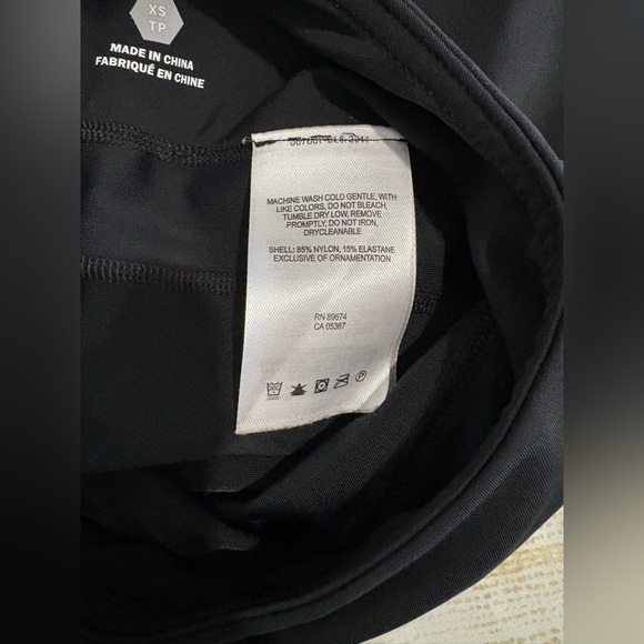 Mountain Hardwear black cropped pants capri size women’s xs - Picture 9 of 13